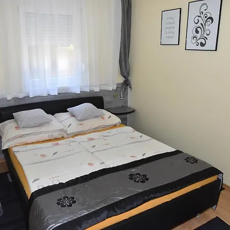 Gyenesi Virag Apartamento *