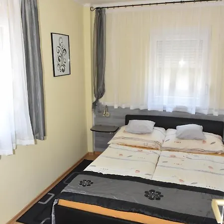 Gyenesi Virag Apartmán