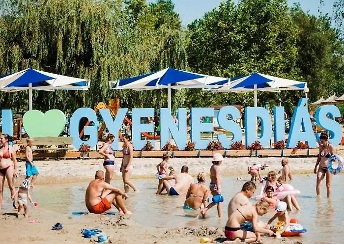 Gyenesi Virag * גיינסדיאס